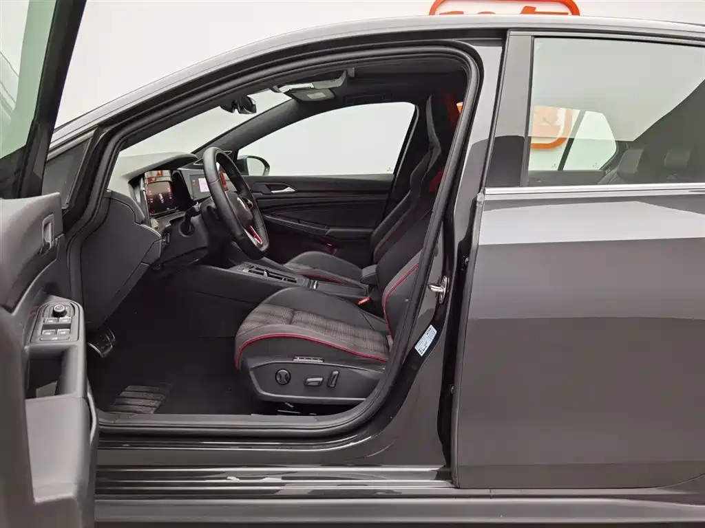 VOLKSWAGEN GOLF 2022