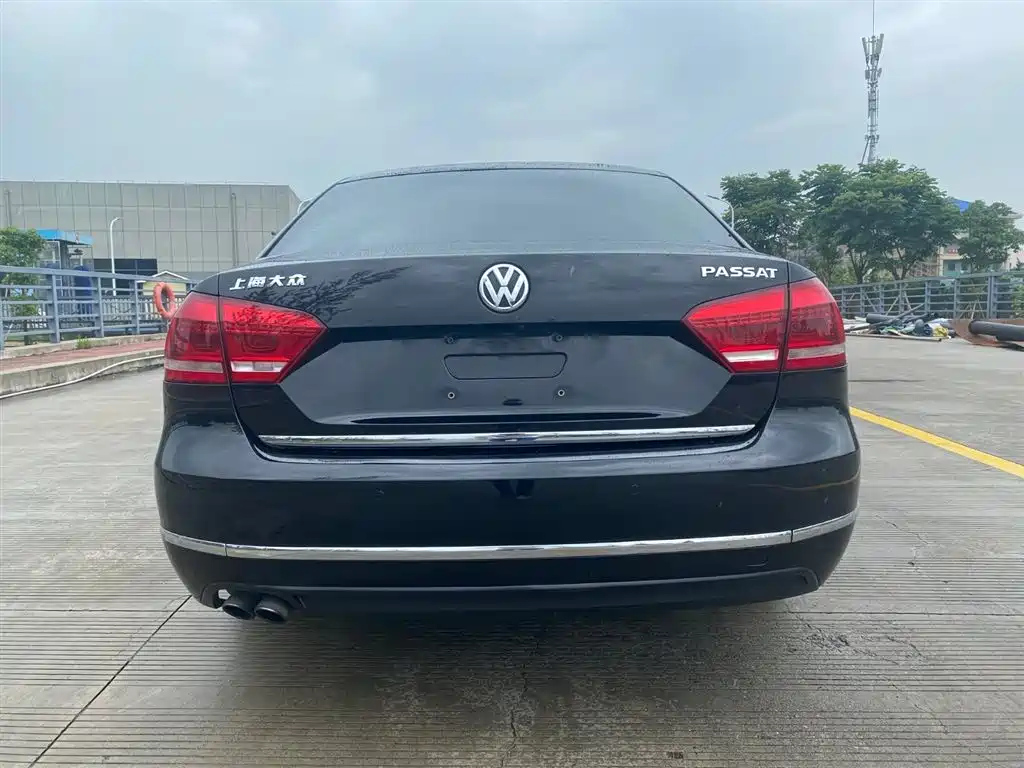 VOLKSWAGEN PASSAT 2013