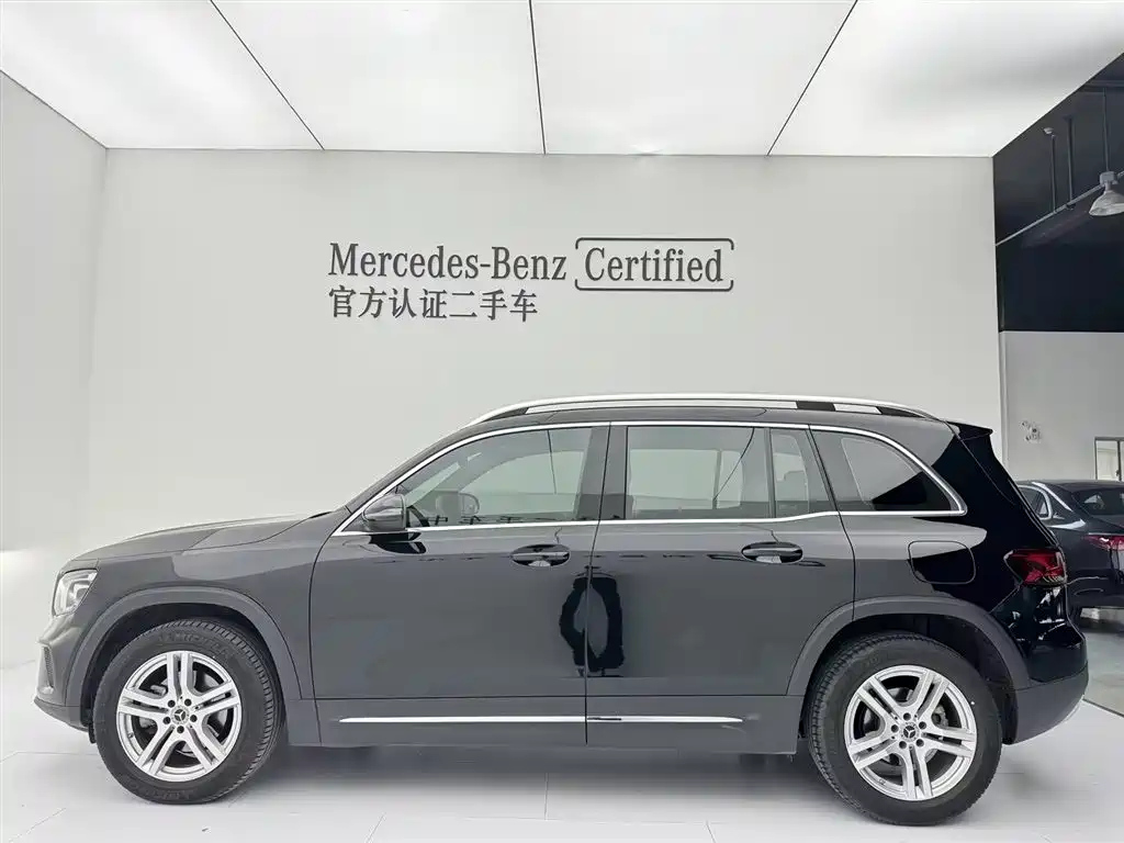 MERCEDES BENZ GLB 2023