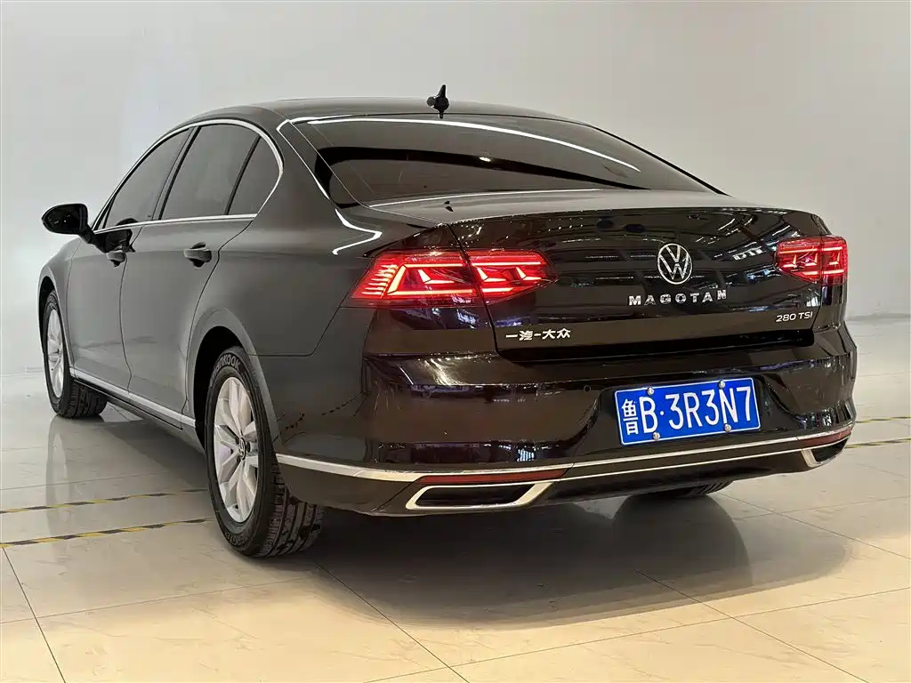 VOLKSWAGEN MAGOTAN 2022