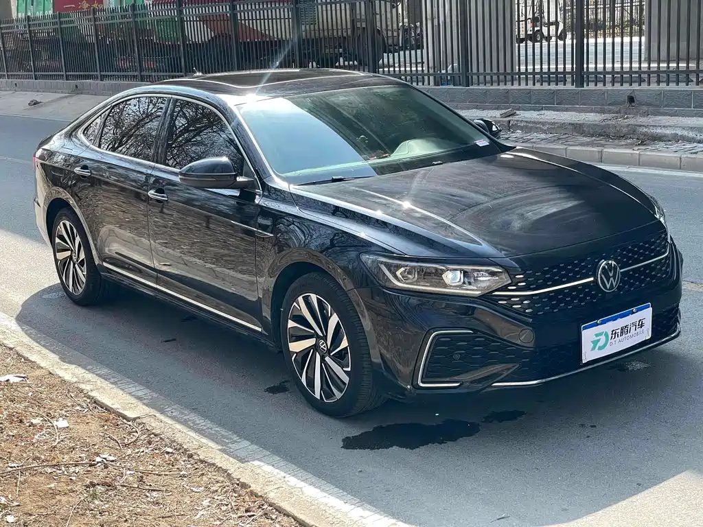 VOLKSWAGEN PASSAT 2022