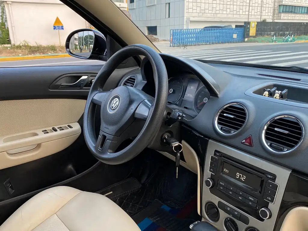 VOLKSWAGEN LAVIDA 2012