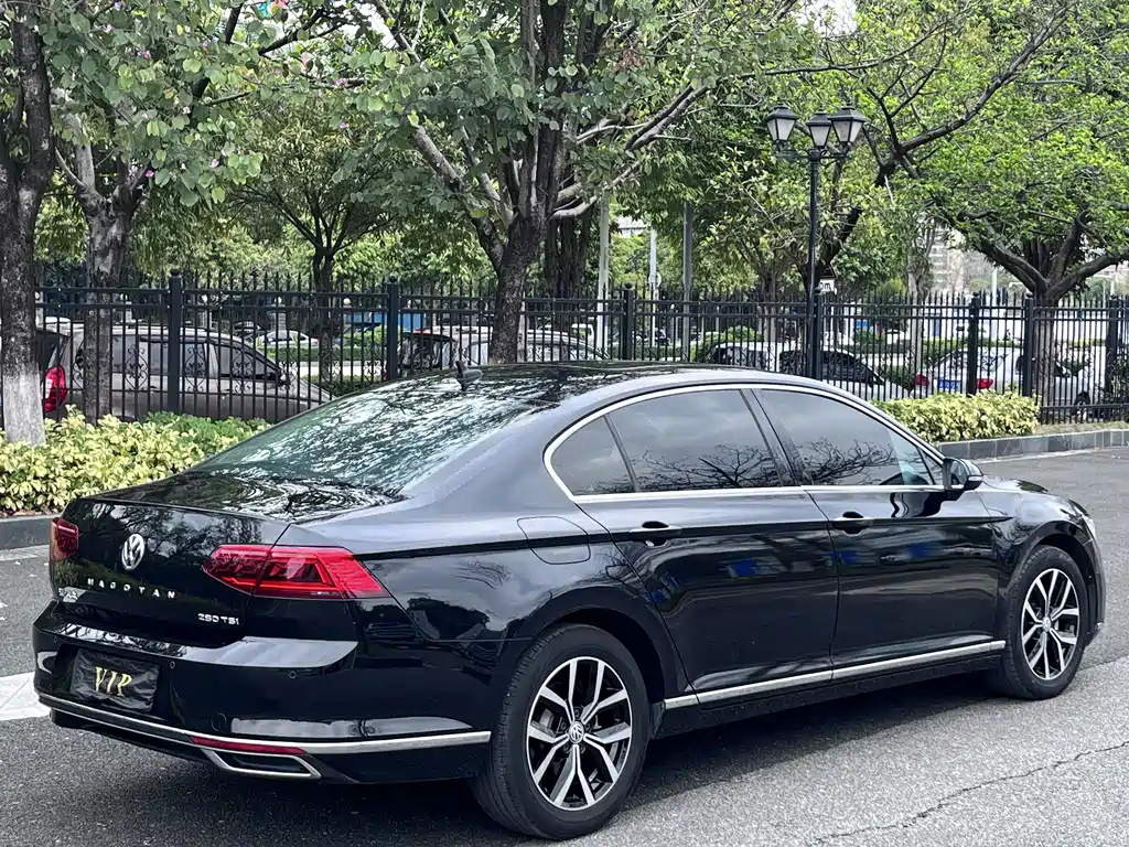 VOLKSWAGEN MAGOTAN 2020