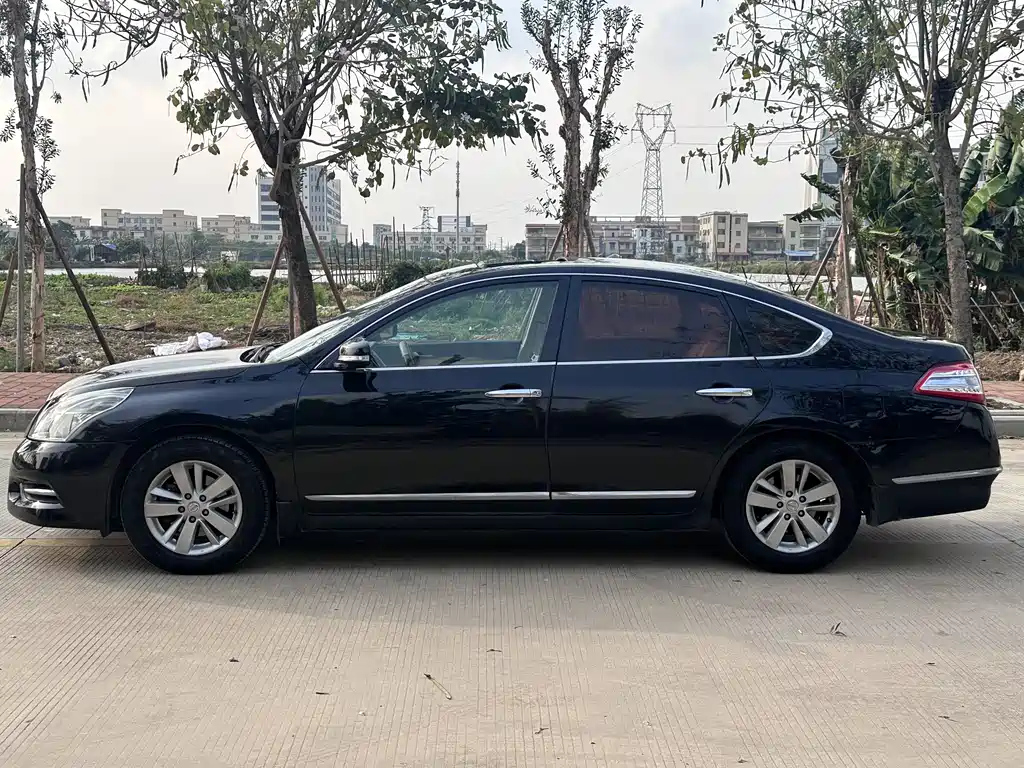 NISSAN TEANA 2011
