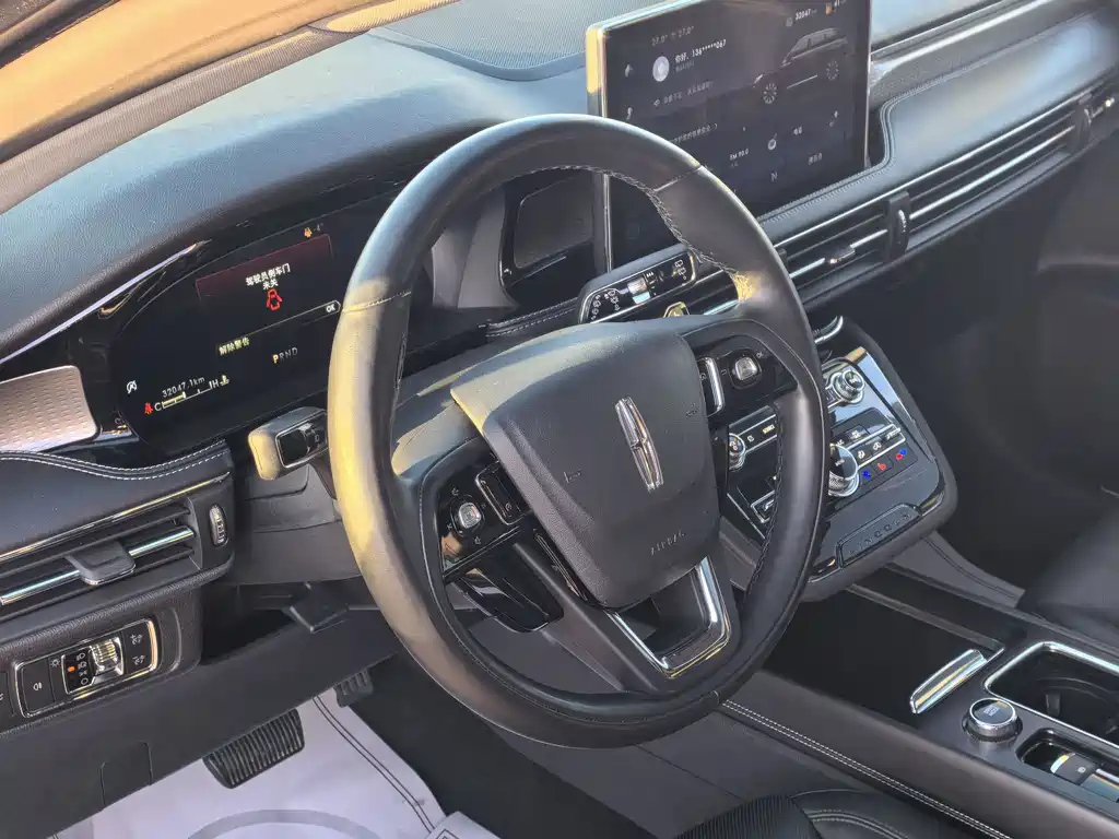 LINCOLN ADVENTURER 2021