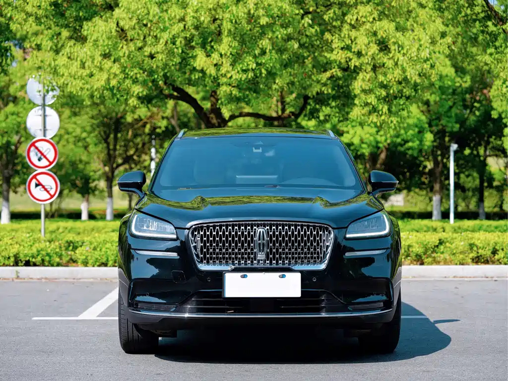 LINCOLN ADVENTURER 2020