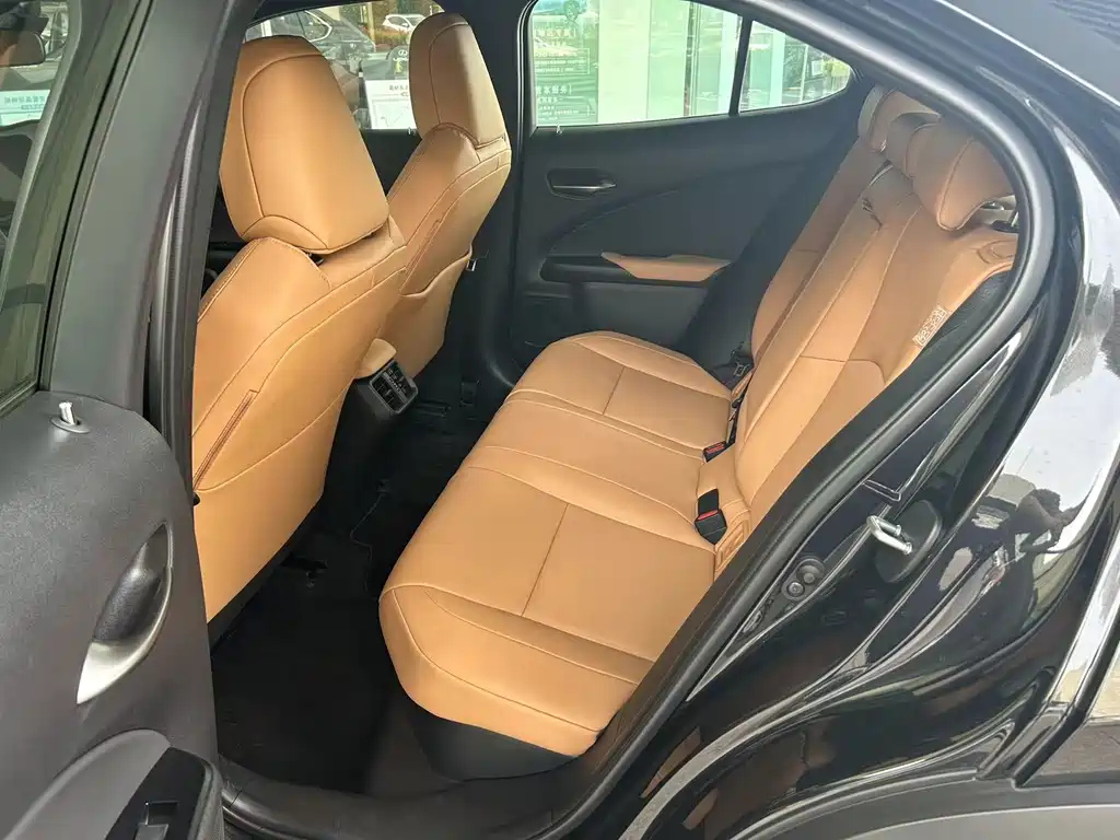 LEXUS UX 2023