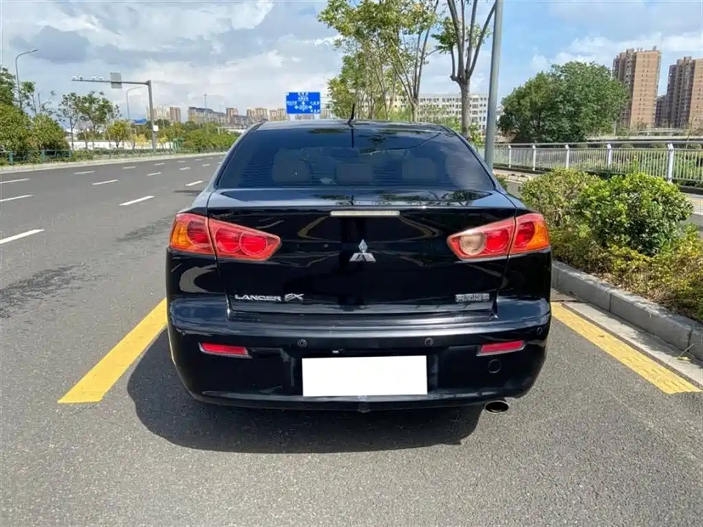 MITSUBISHI LANCER EX 2011