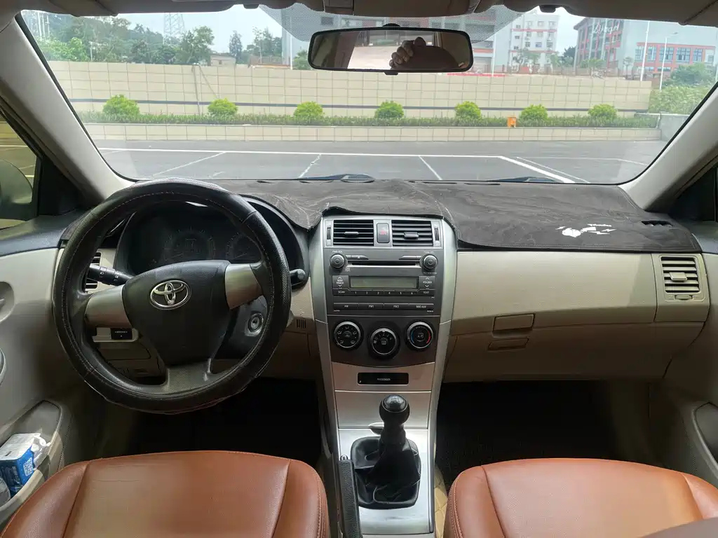 TOYOTA COROLLA 2012