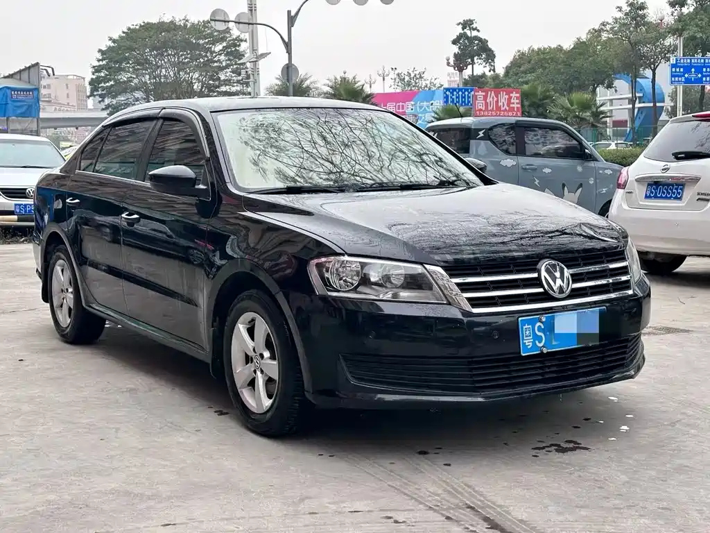 VOLKSWAGEN LAVIDA 2012