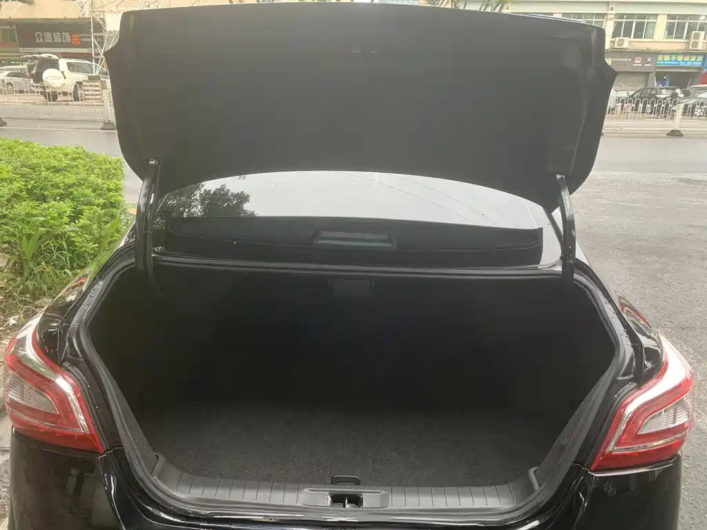 NISSAN TEANA 2016