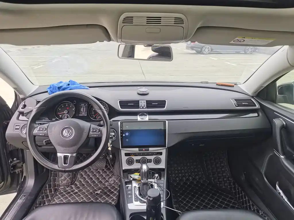 VOLKSWAGEN MAGOTAN 2014
