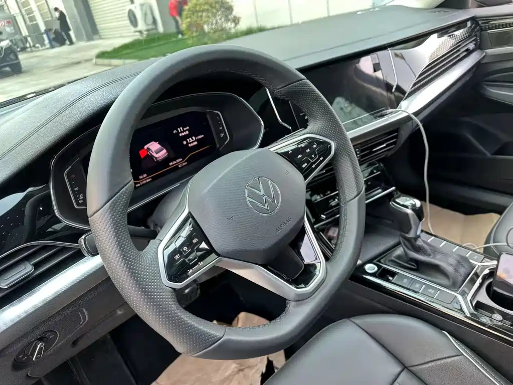 VOLKSWAGEN PASSAT 2023