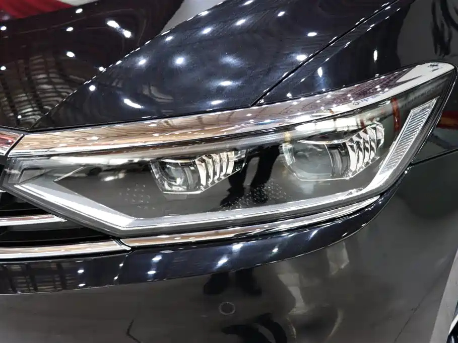 VOLKSWAGEN MAGOTAN 2021