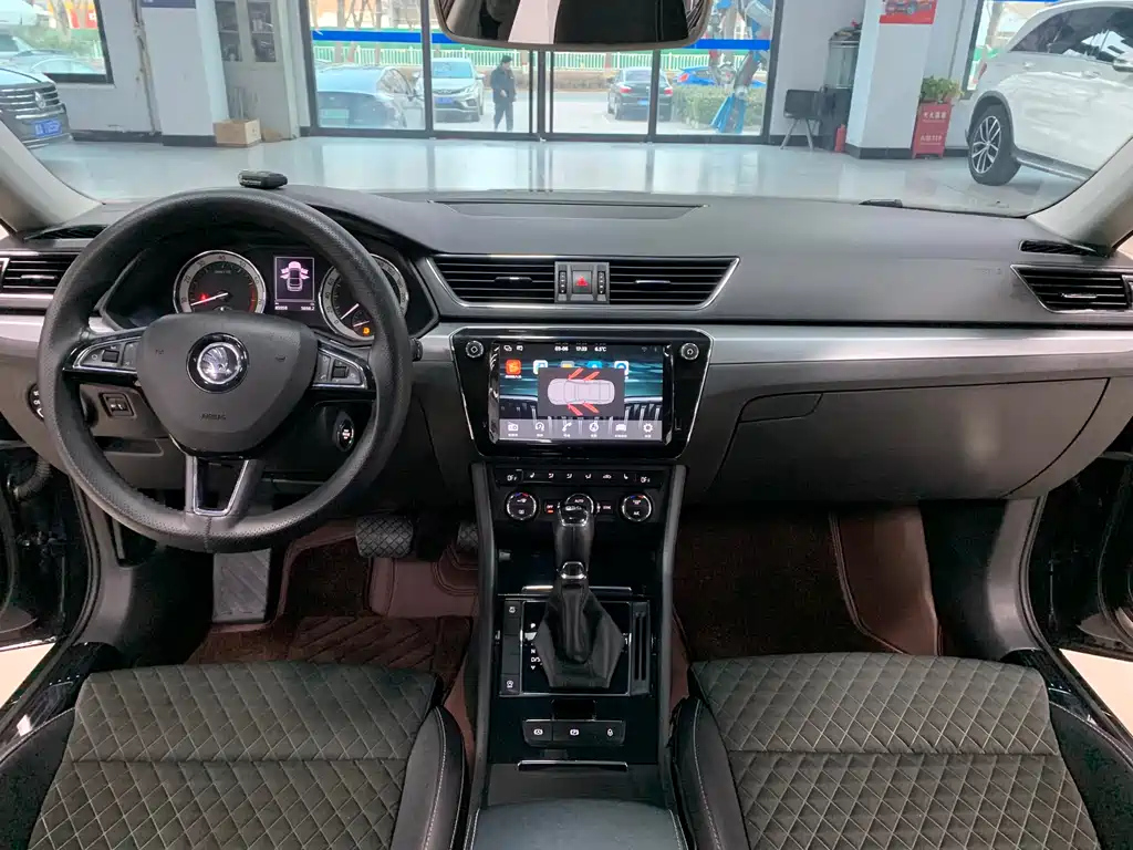 SKODA SUPERB 2017