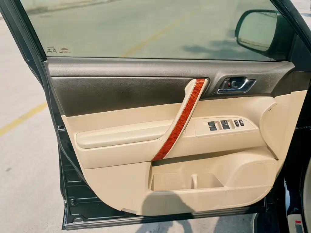 TOYOTA HIGHLANDER 2012