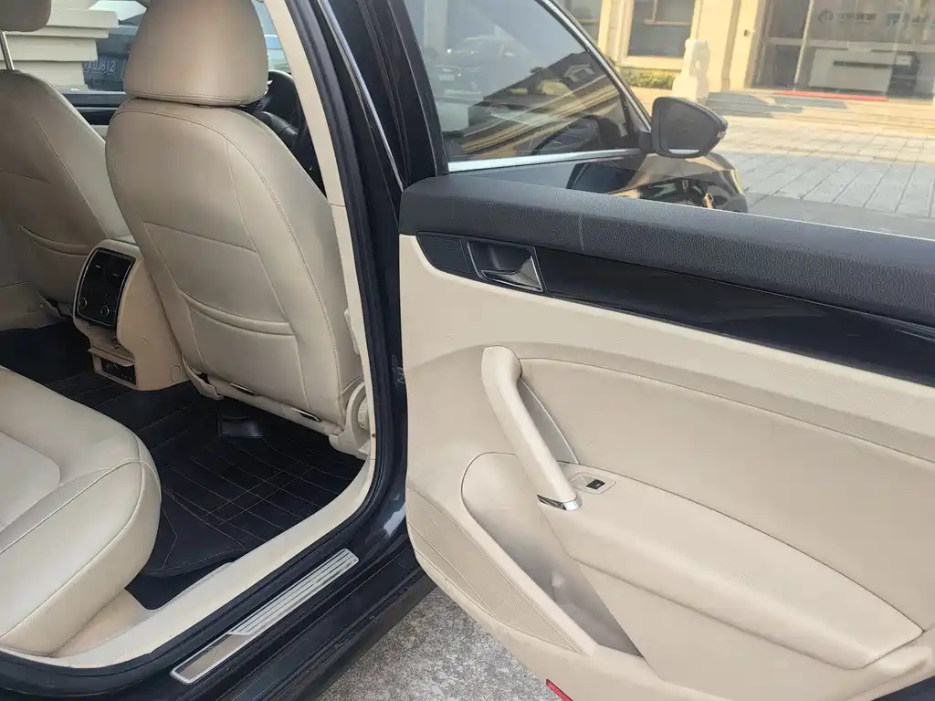 VOLKSWAGEN PASSAT 2013