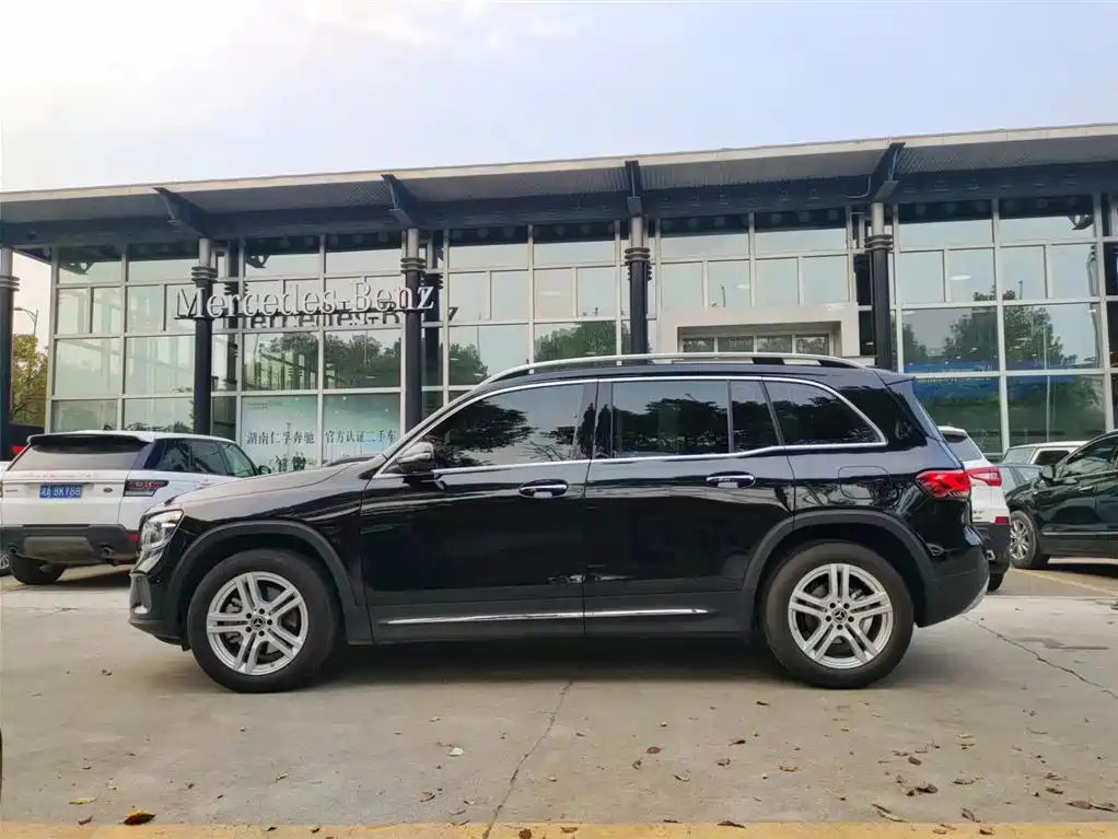 MERCEDES BENZ GLB 2023