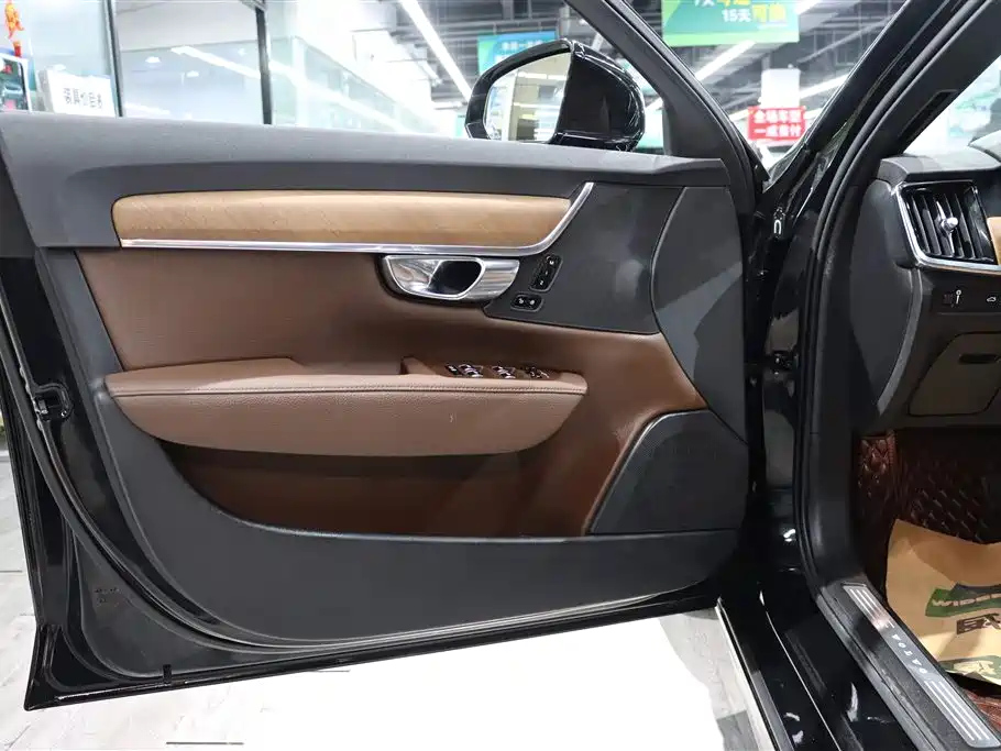 VOLVO S90 2021