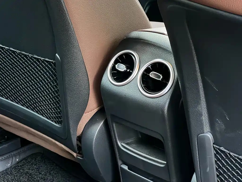 MERCEDES BENZ GLB 2024