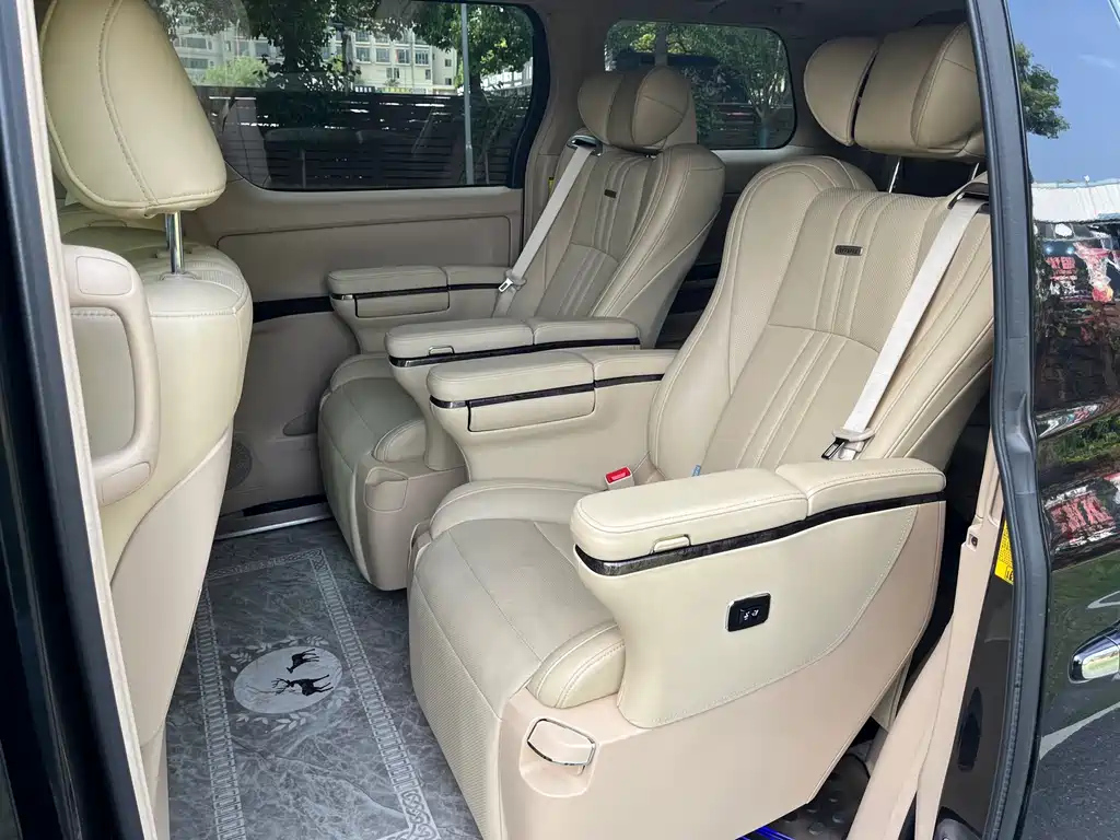 TOYOTA ALPHARD 2012