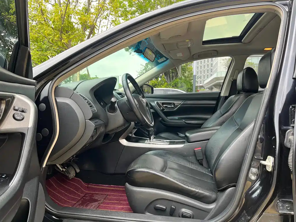 NISSAN TEANA 2015