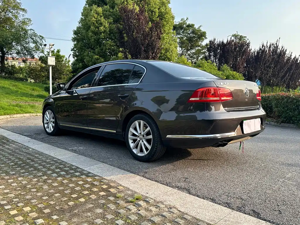 VOLKSWAGEN MAGOTAN 2012