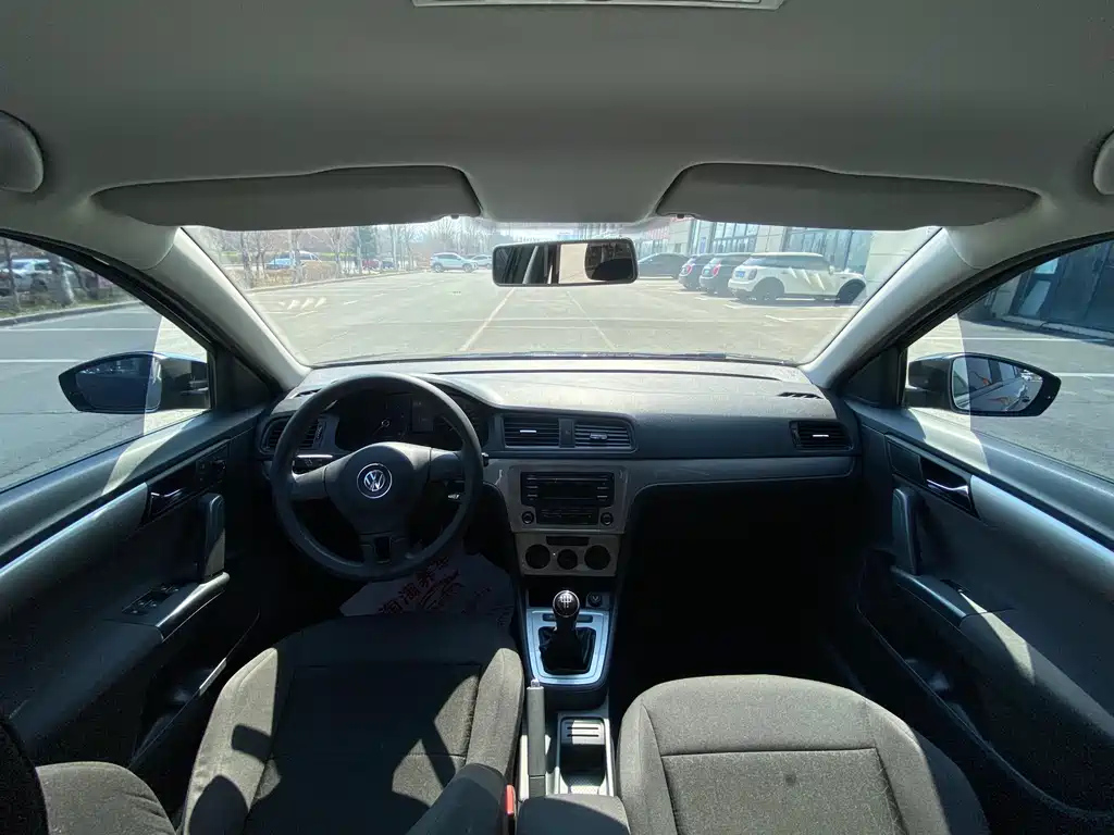 VOLKSWAGEN LAVIDA 2014