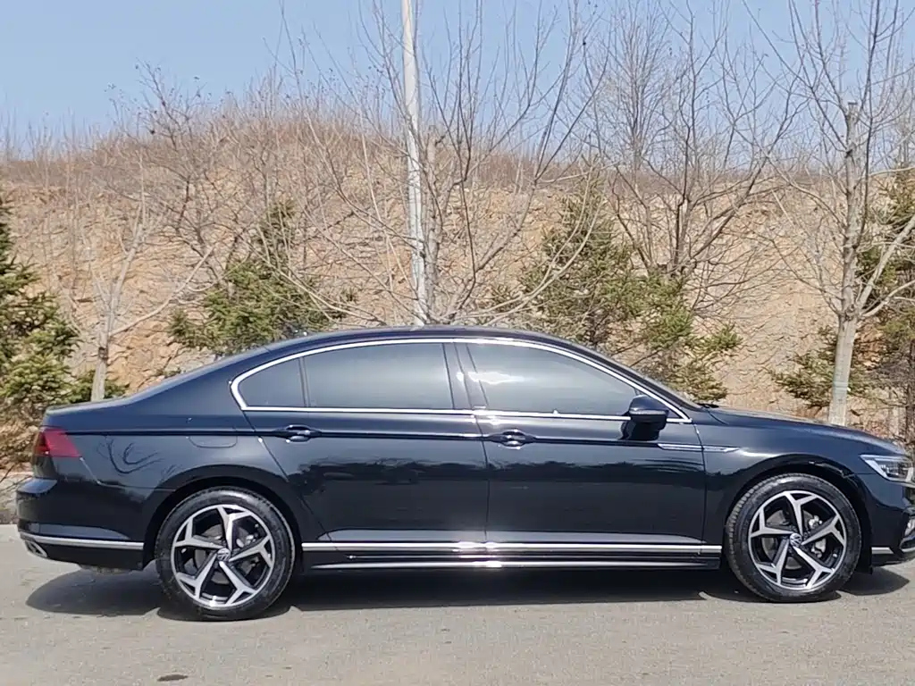 VOLKSWAGEN MAGOTAN 2023