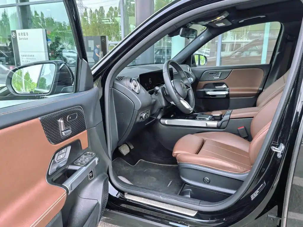 MERCEDES BENZ GLB 2024