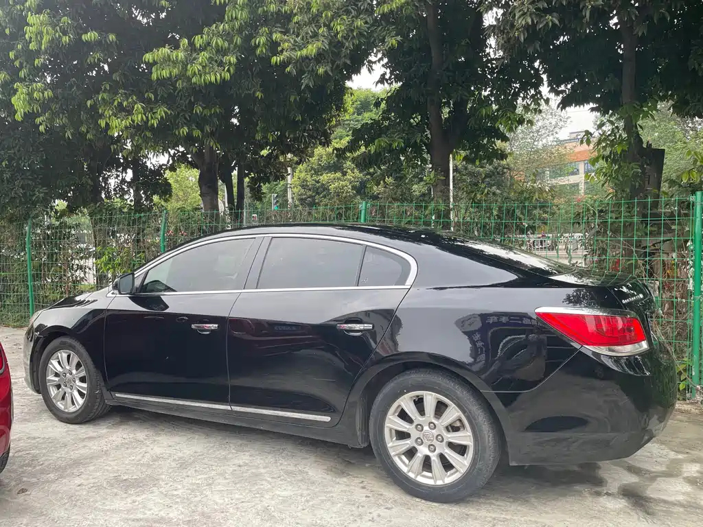 BUICK LACROSSE 2011