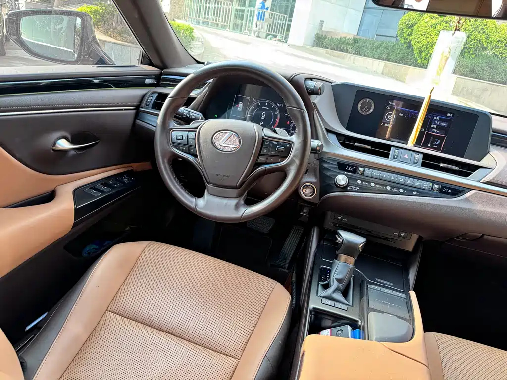 LEXUS ES 2021