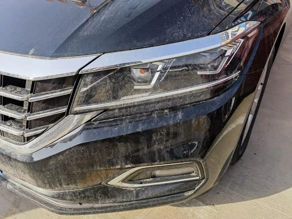 VOLKSWAGEN PASSAT 2023