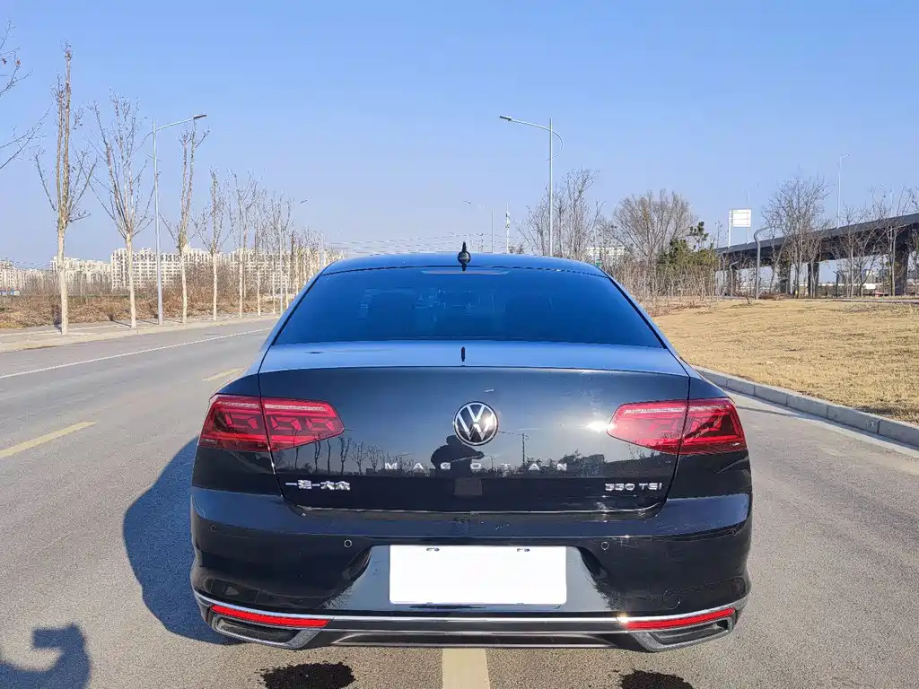 VOLKSWAGEN MAGOTAN 2021