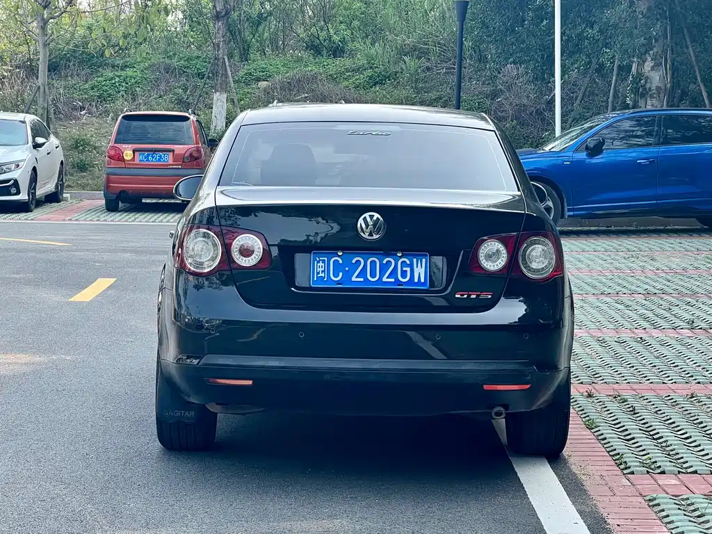 VOLKSWAGEN SAGITAR 2010