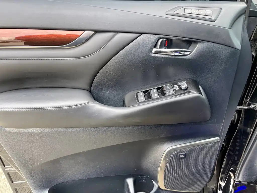 TOYOTA ALPHARD 2016