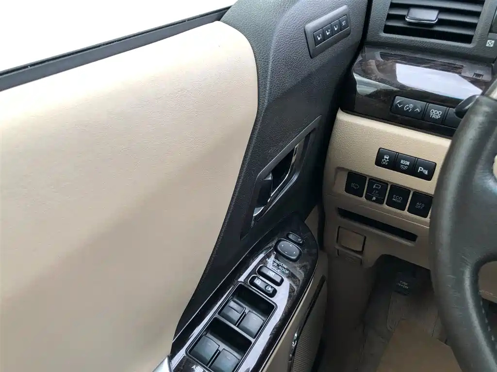 TOYOTA ALPHARD 2012