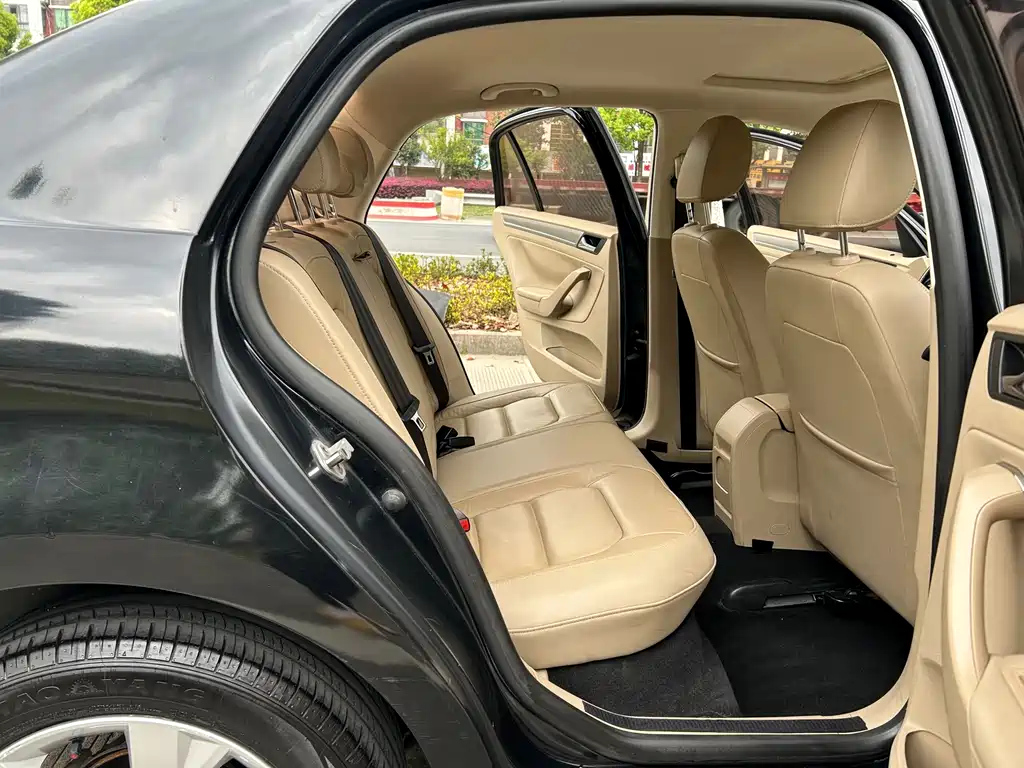 VOLKSWAGEN BORA 2014