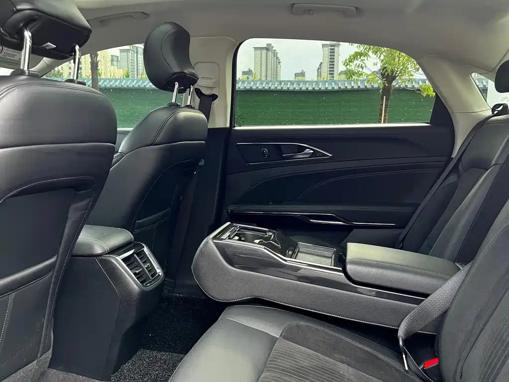 FORD TAURUS 2019