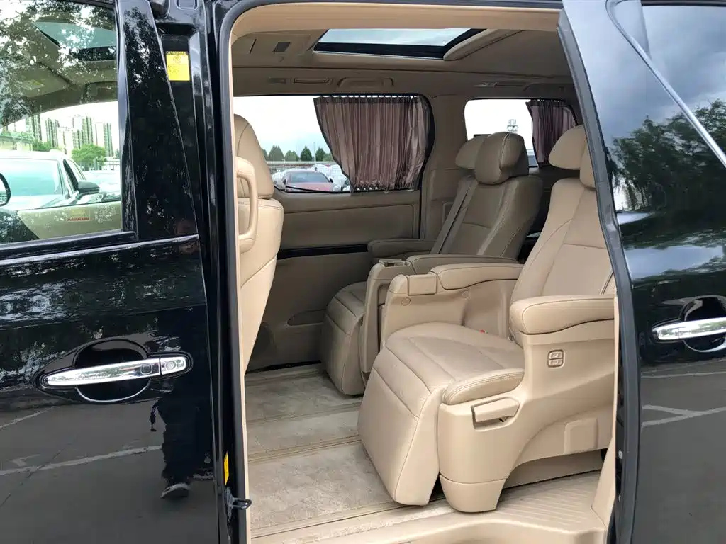 TOYOTA ALPHARD 2012
