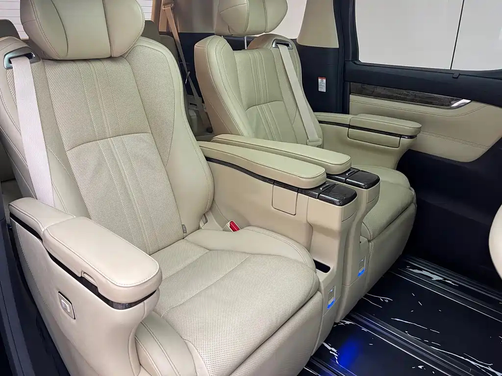 TOYOTA ALPHARD 2019