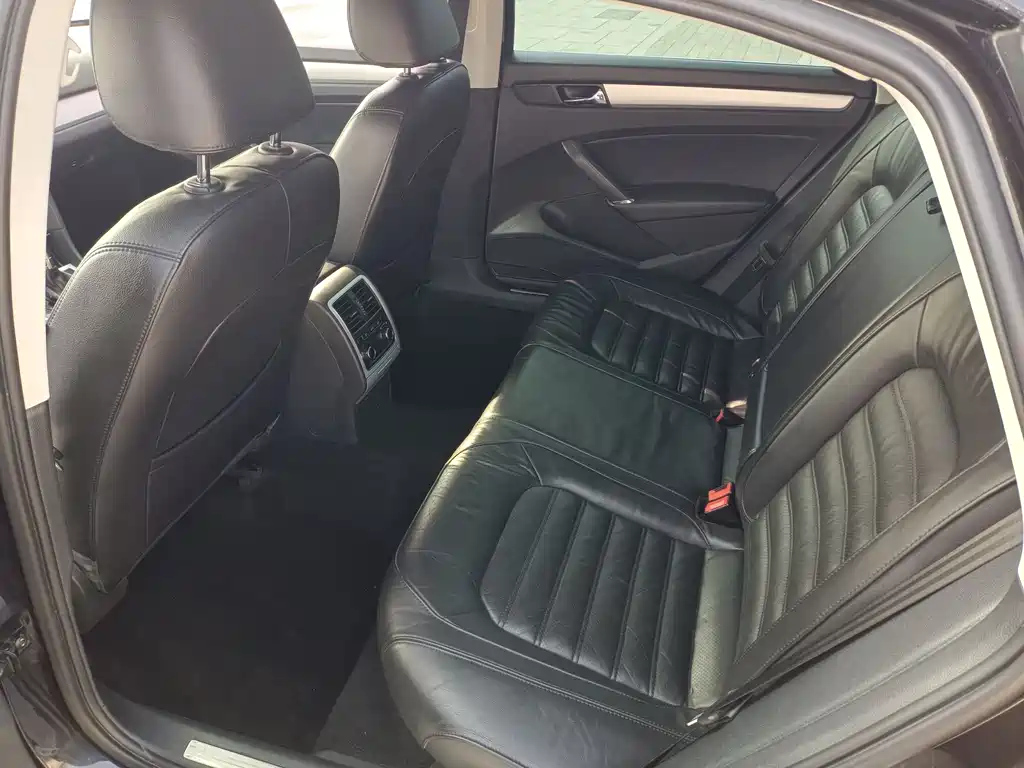 VOLKSWAGEN PASSAT 2016