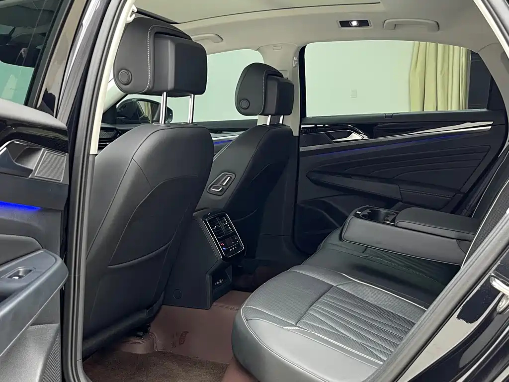 VOLKSWAGEN PASSAT 2023