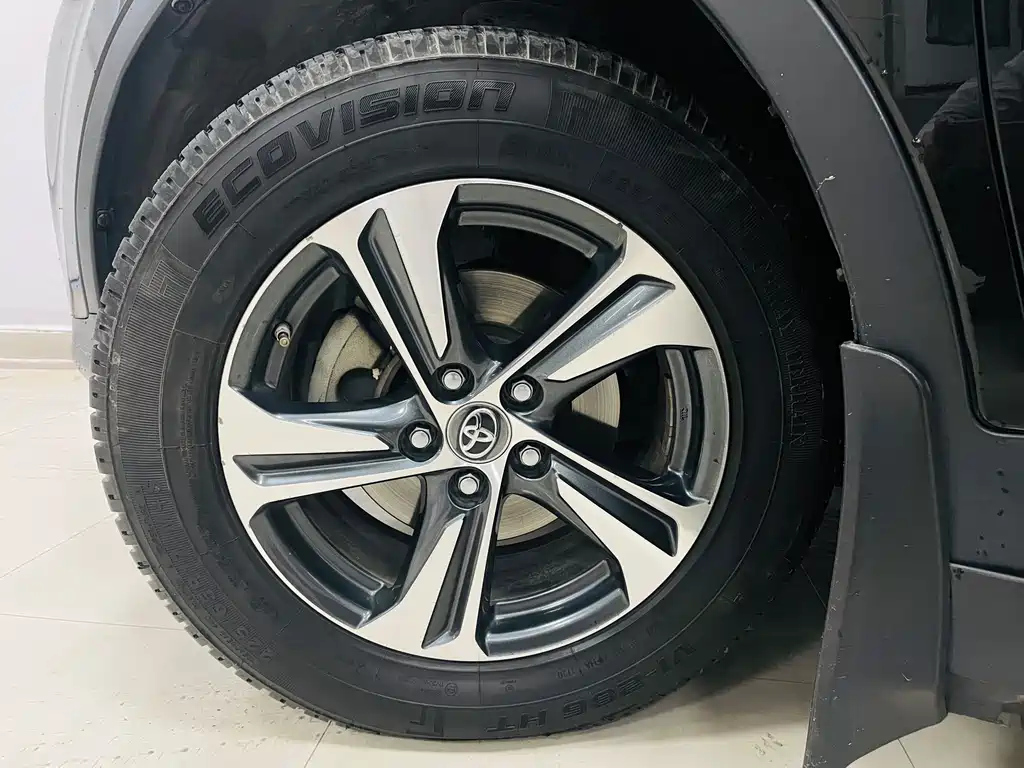 TOYOTA RAV4 RONGFANG 2015