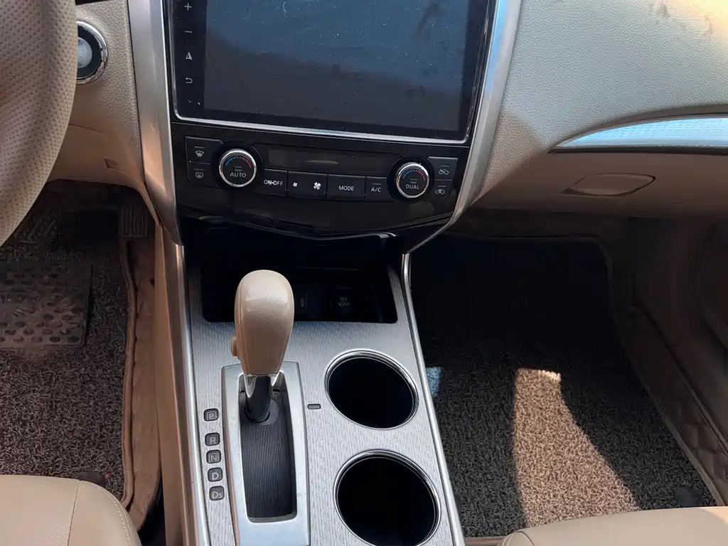NISSAN TEANA 2019