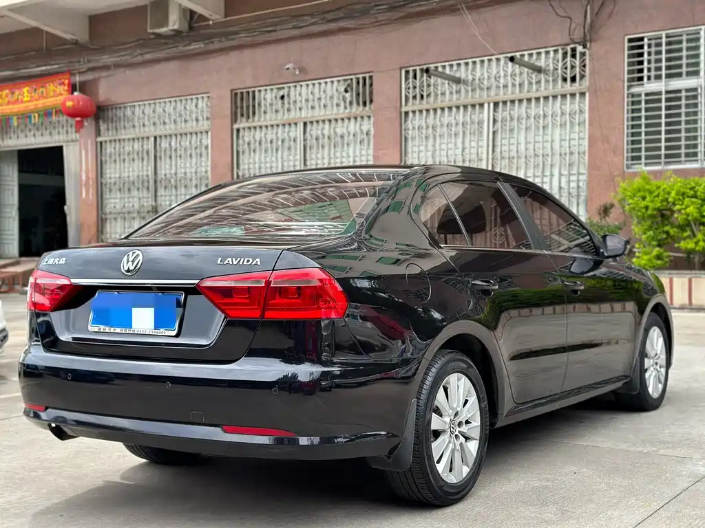 VOLKSWAGEN LAVIDA 2014
