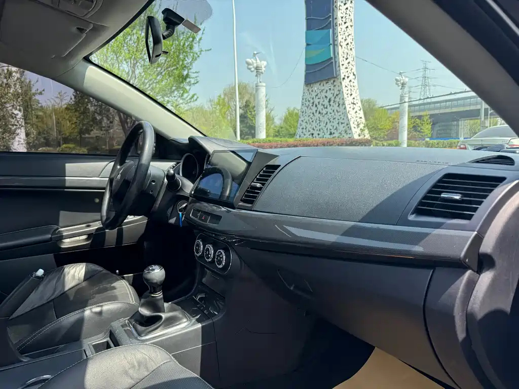 MITSUBISHI LANCER EX 2011