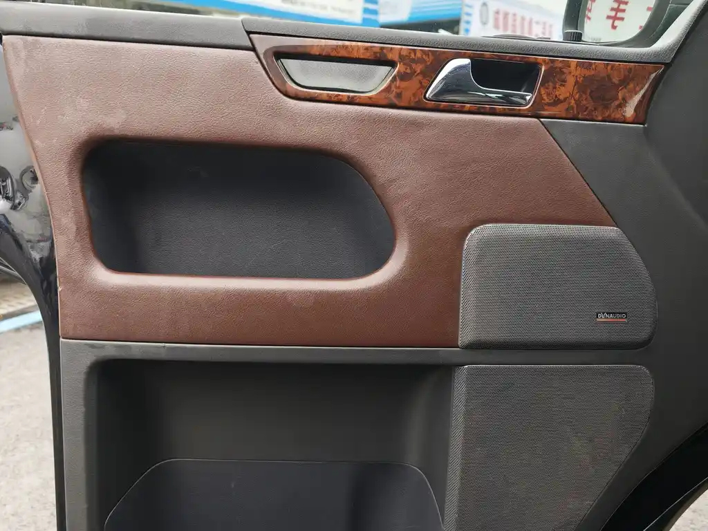 VOLKSWAGEN MULTIVAN 2012