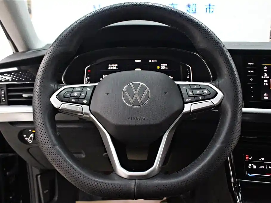 VOLKSWAGEN PASSAT 2022