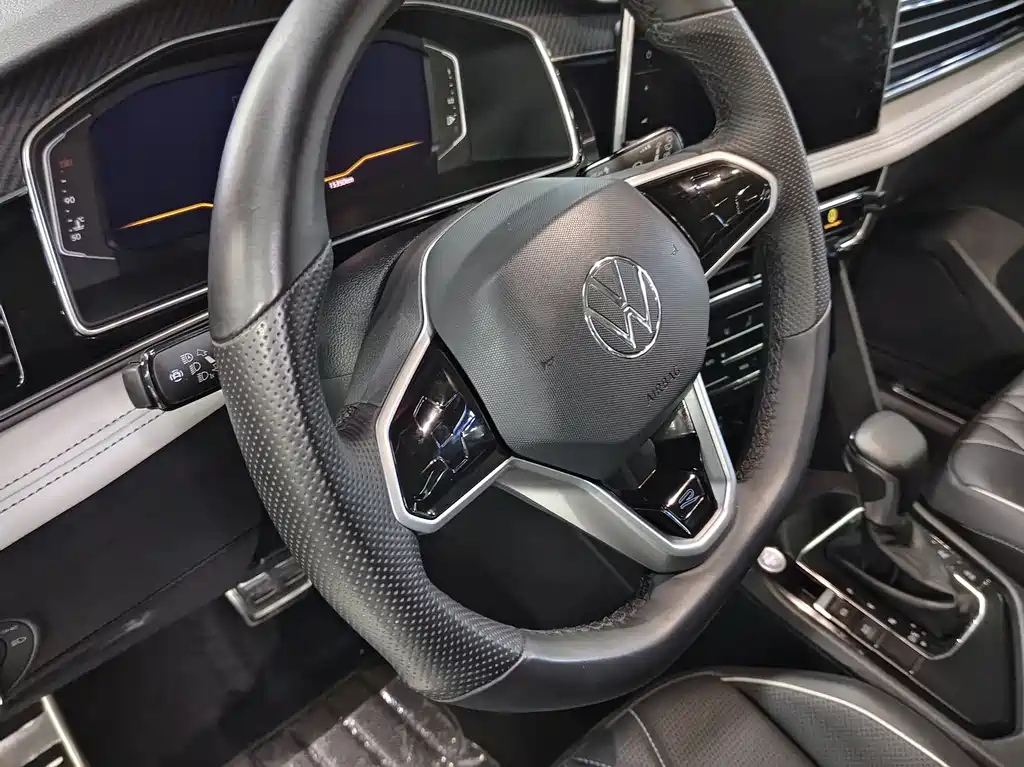 VOLKSWAGEN TIGUAN L 2023